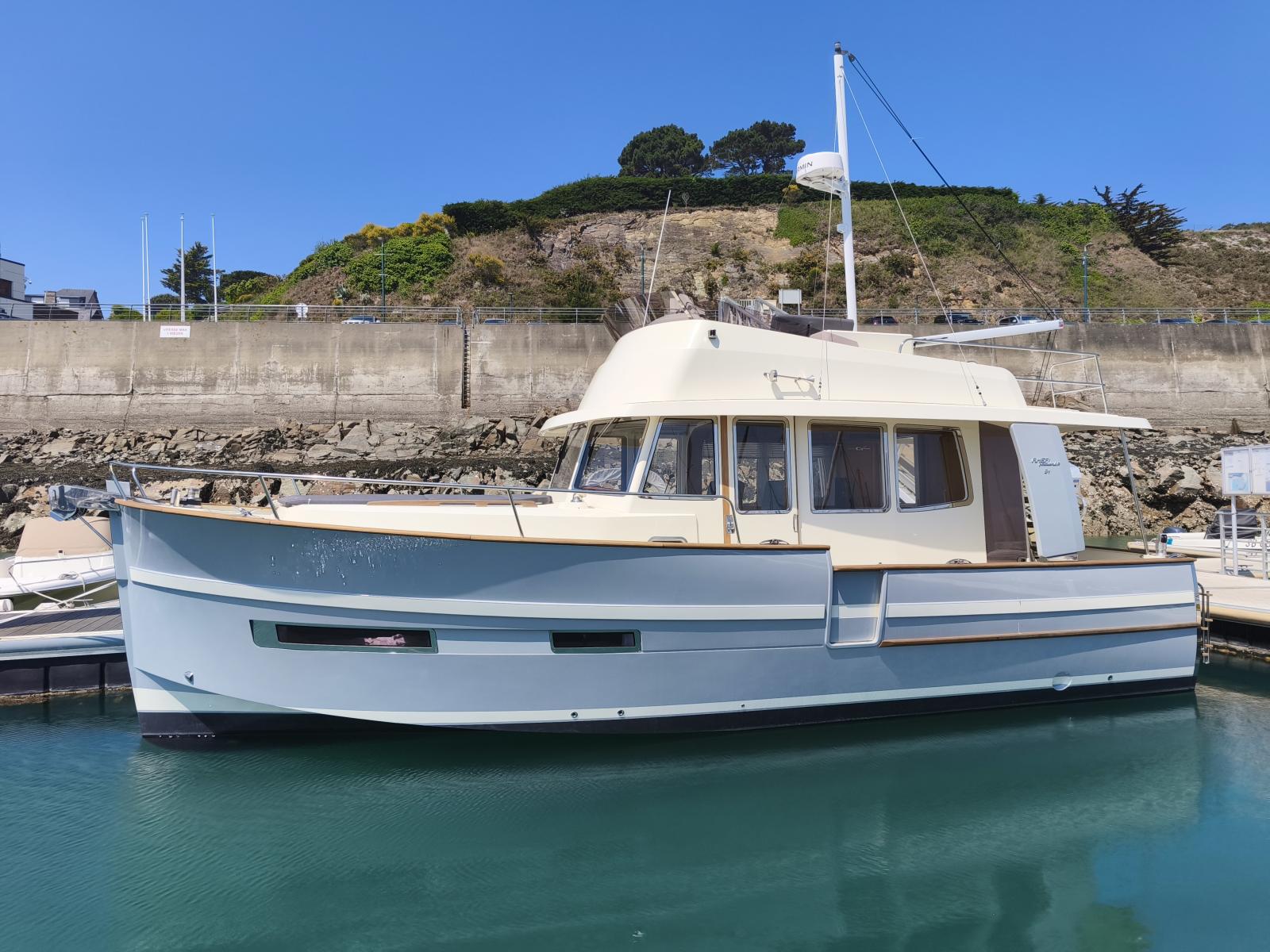 rhea marine Trawler 34 fly