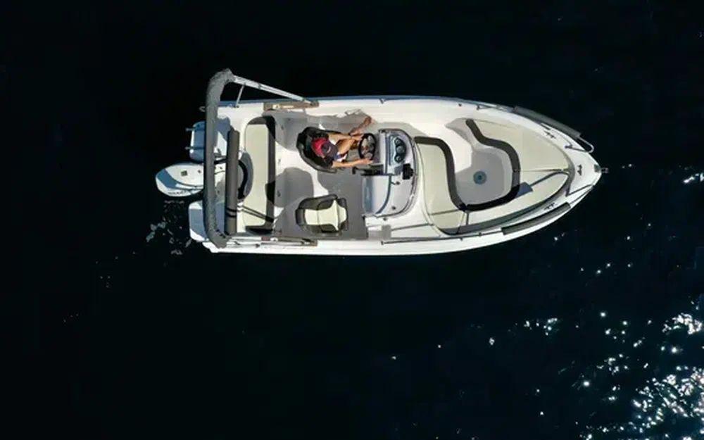 b2 marine Cap ferret 522 open