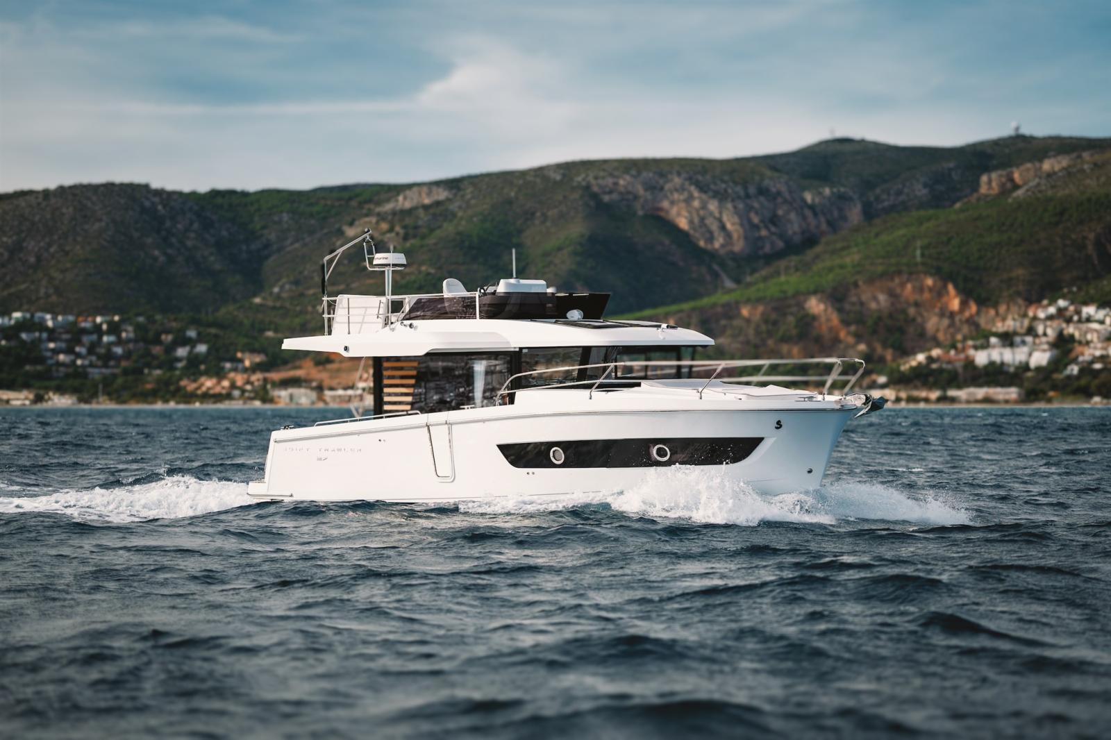 beneteau Swift trawler 37 fly
