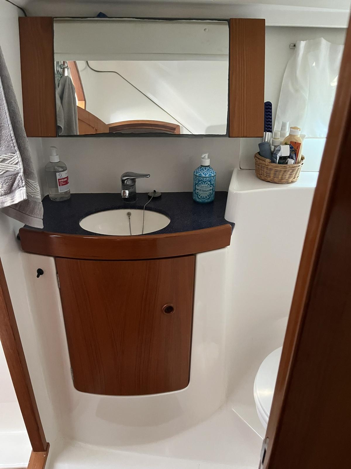 wauquiez 40 pilot saloon