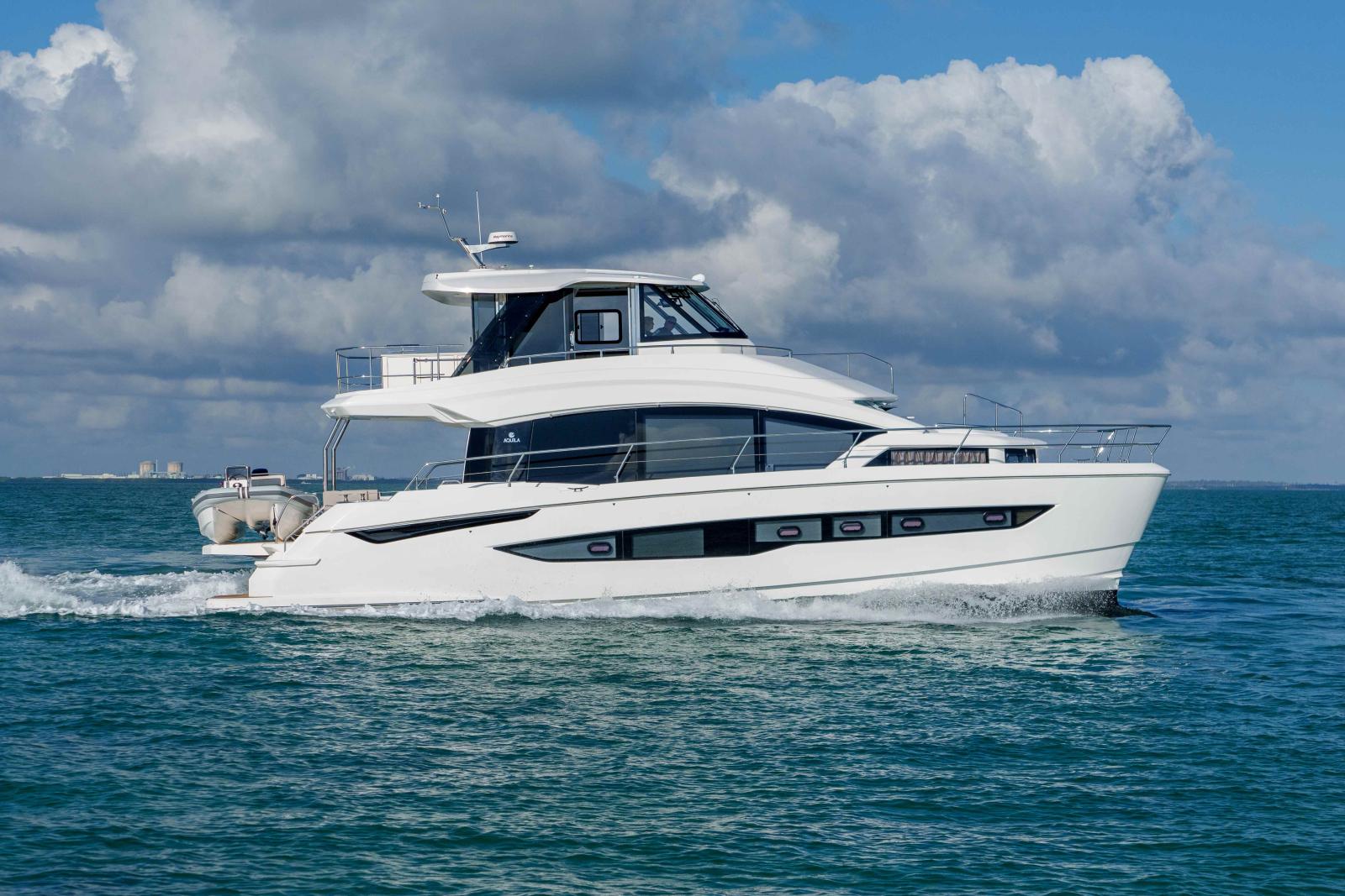 aquila 54 yacht