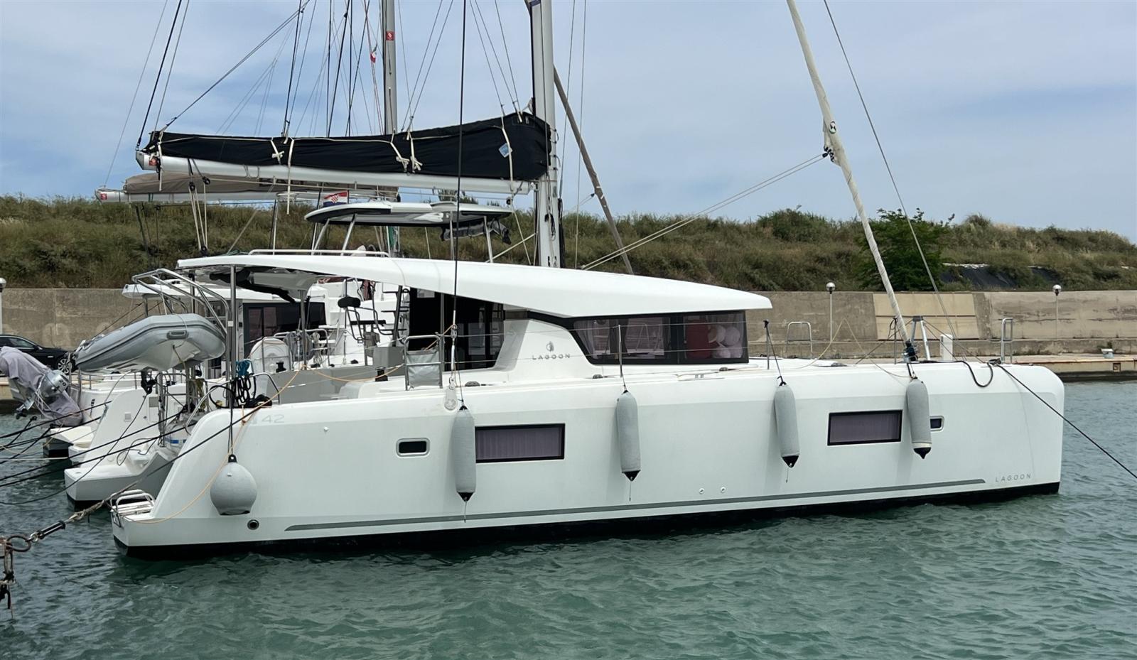 lagoon 42
