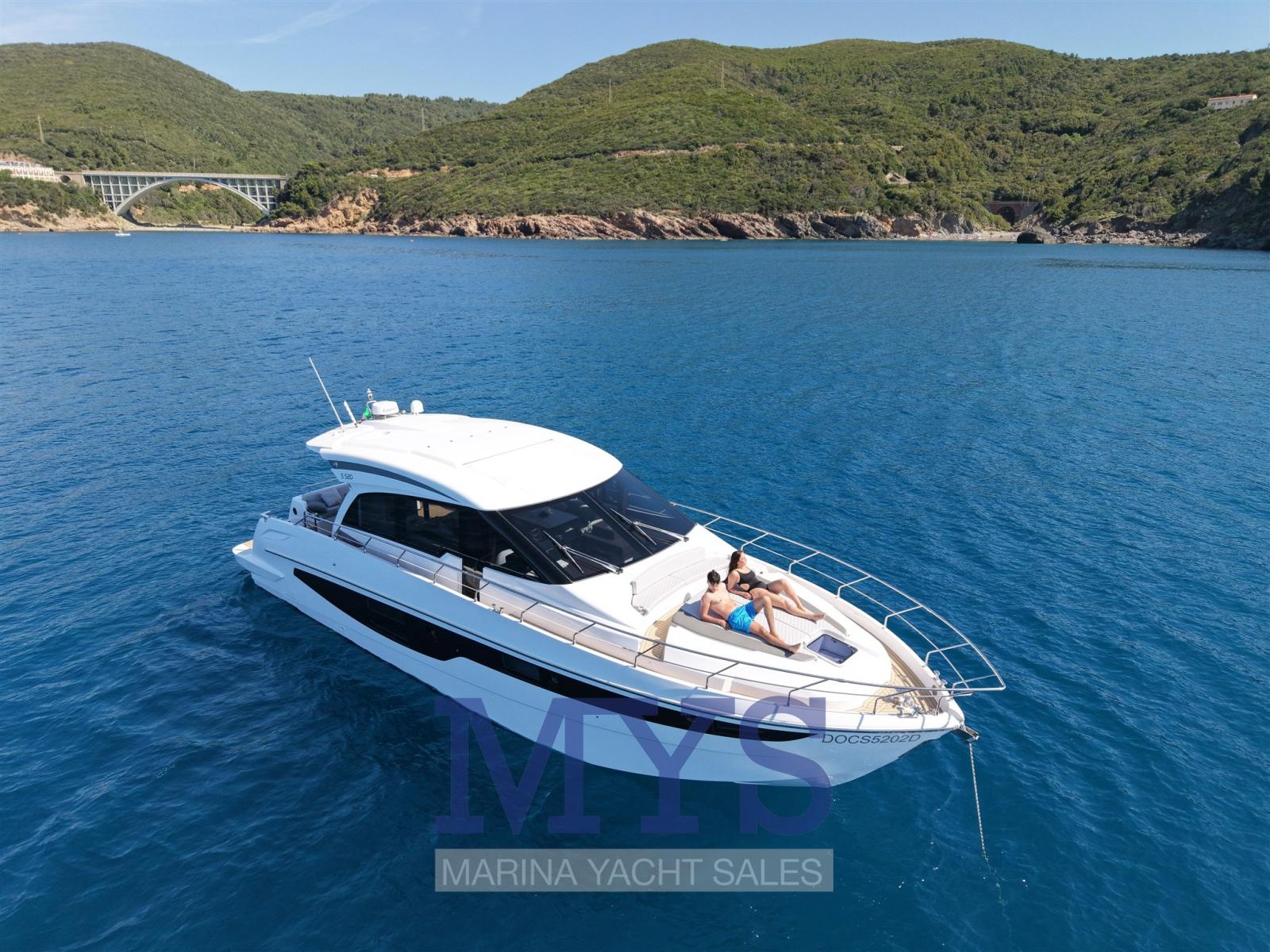 cayman yachts S520