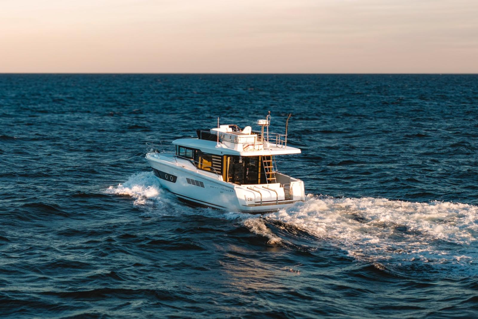 beneteau Swift trawler 37 fly
