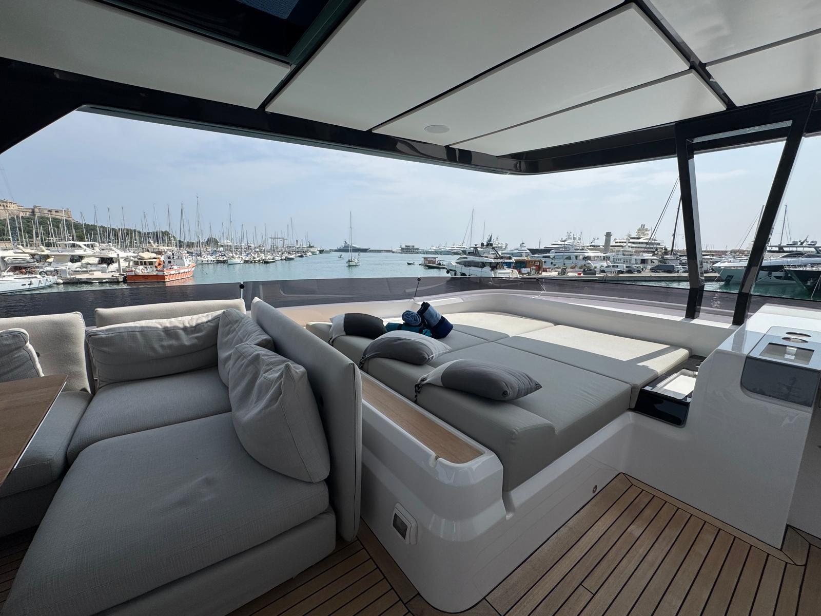 ferretti yachts 860