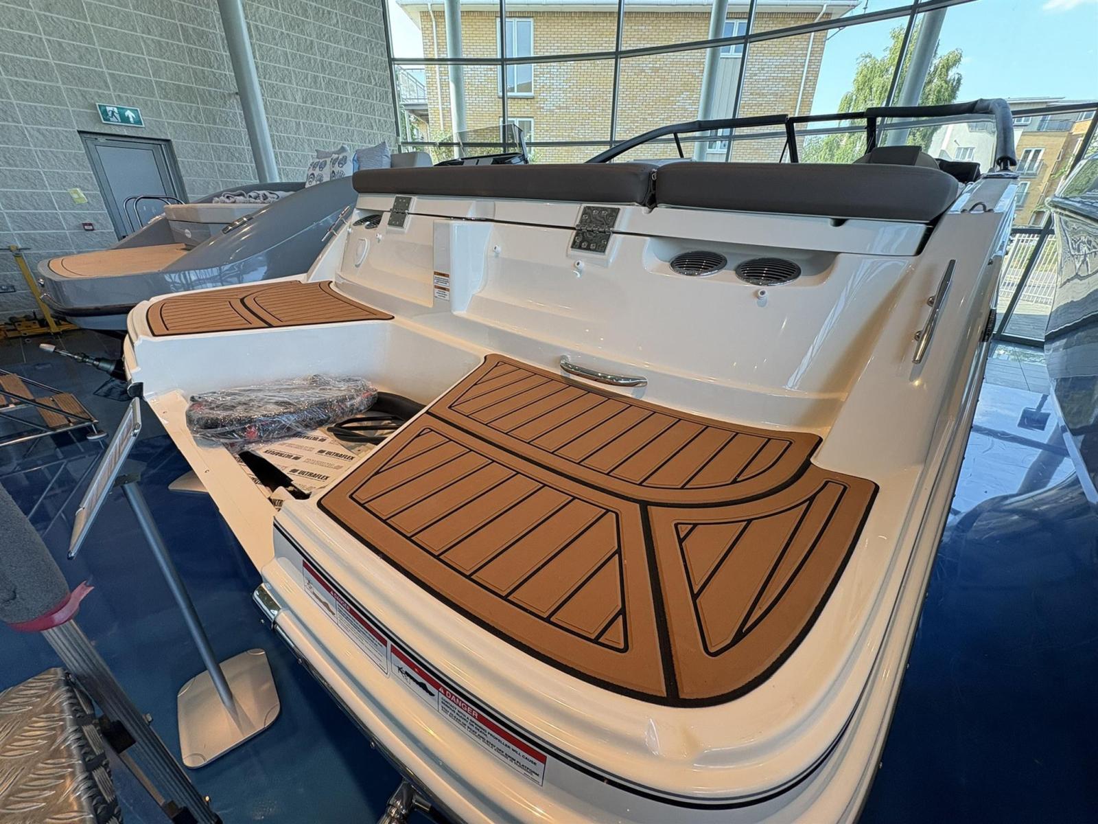 bayliner Vr6 cuddy outboard
