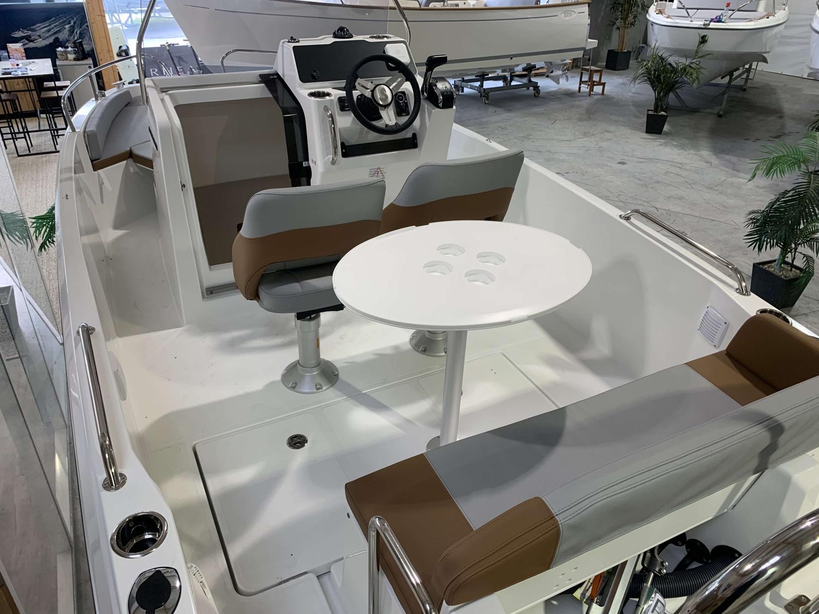 beneteau Flyer 6 spacedeck