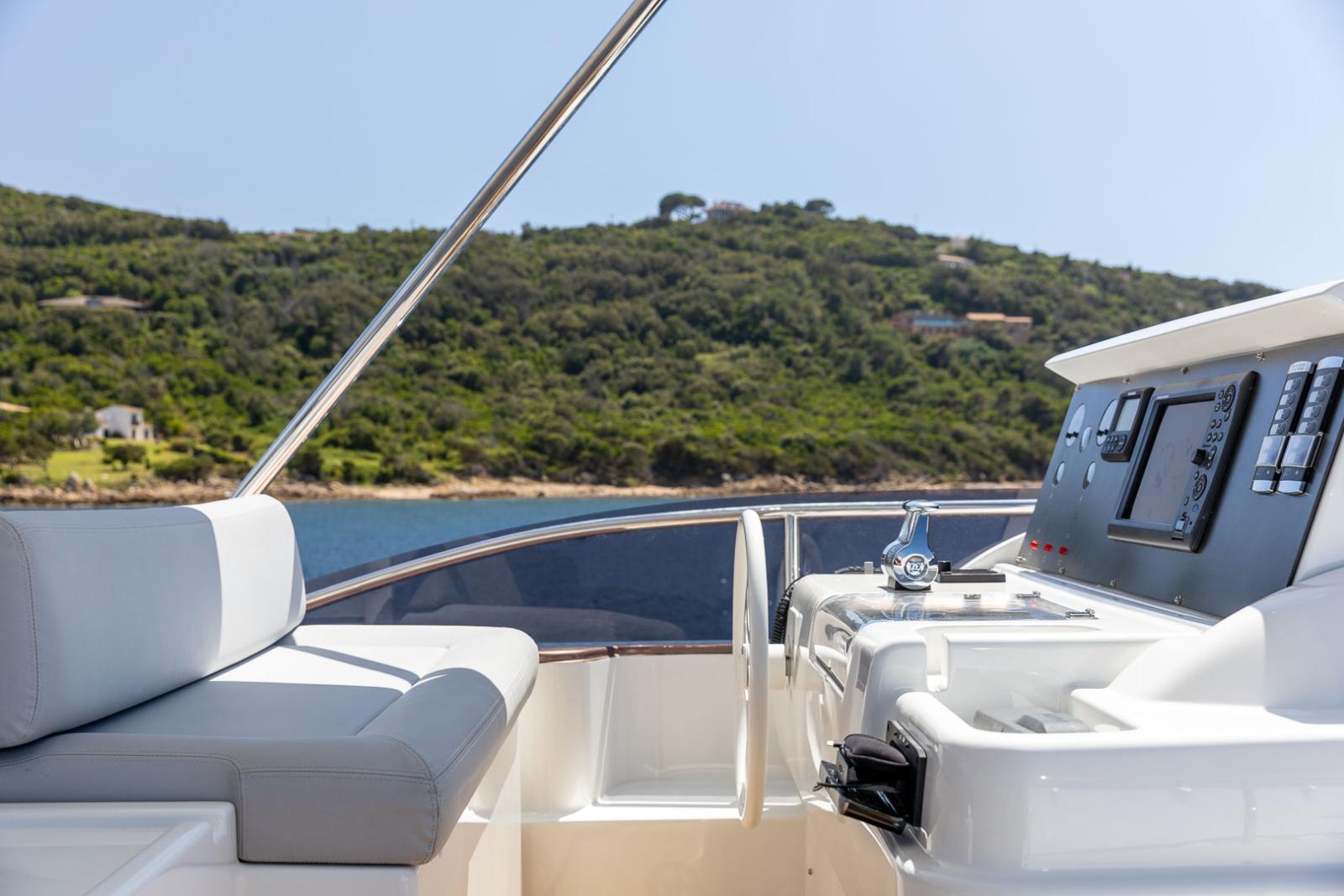 ferretti yachts 800