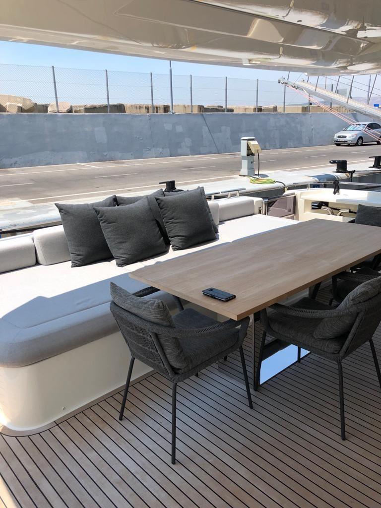 ferretti yachts 850