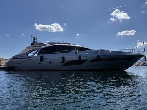 Pershing 8x