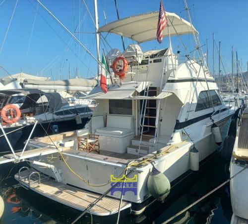 Bertram yacht 43' convertible