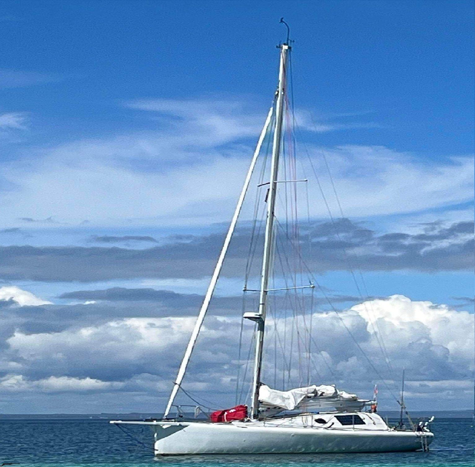 one off ONE OFF 35\', course au large, solo