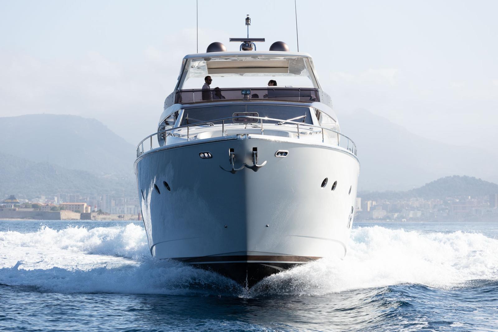 ferretti yachts 800