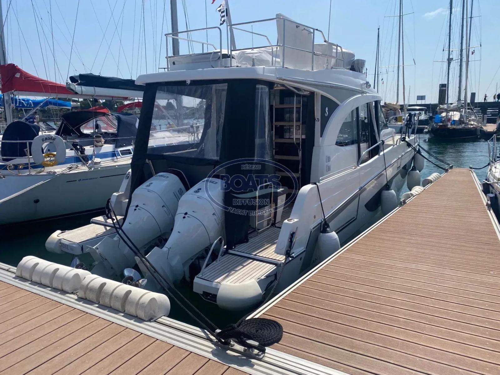 beneteau Antares 11 flybridge