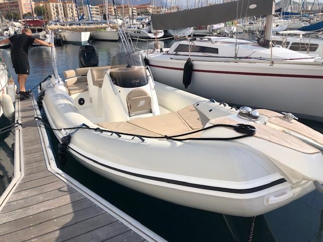 black fin Elegance 8