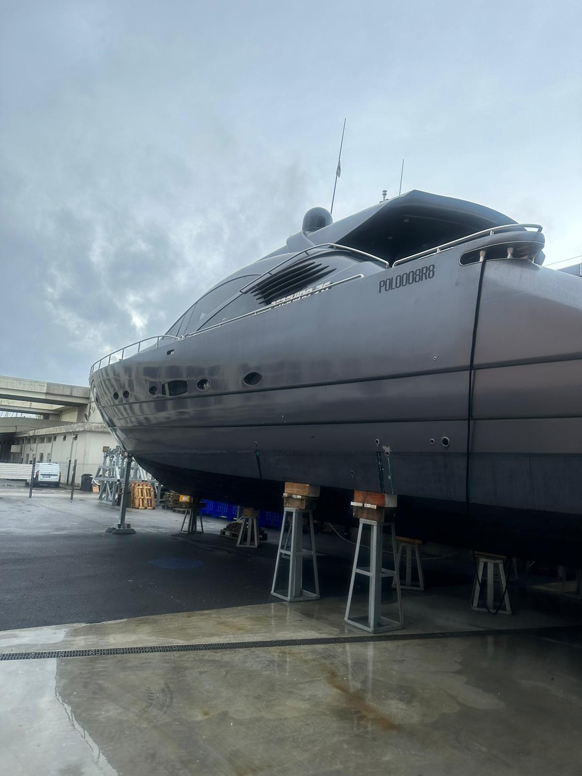 pershing 76