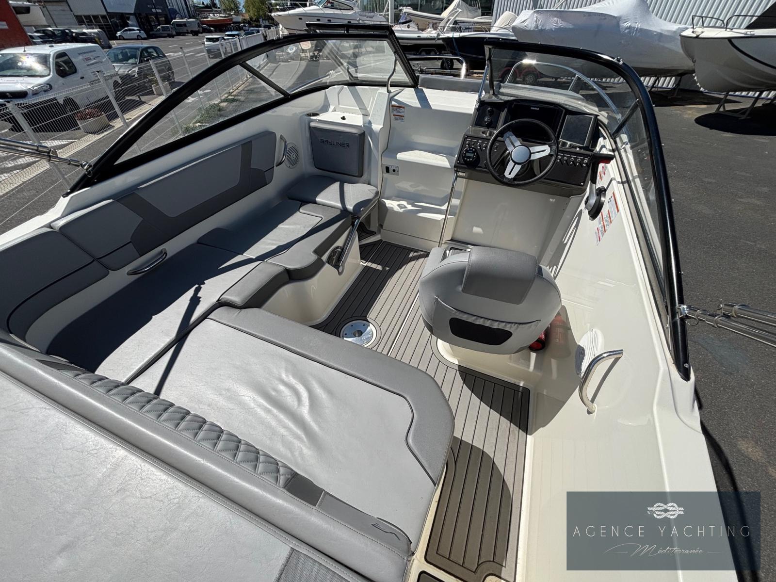 bayliner Vr5 cuddy ob