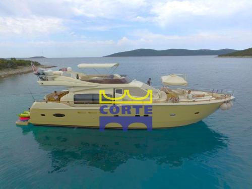 Ferretti yachts altura 690