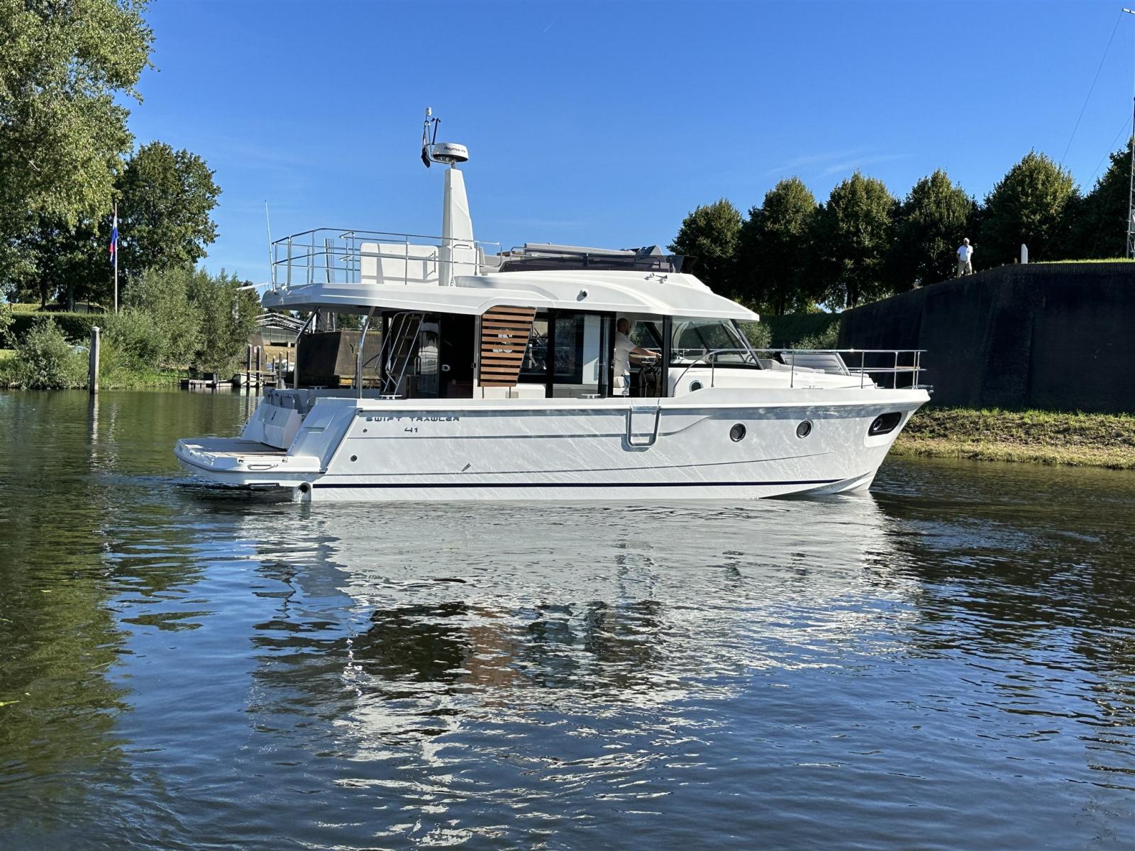 beneteau Swift trawler 41 fly