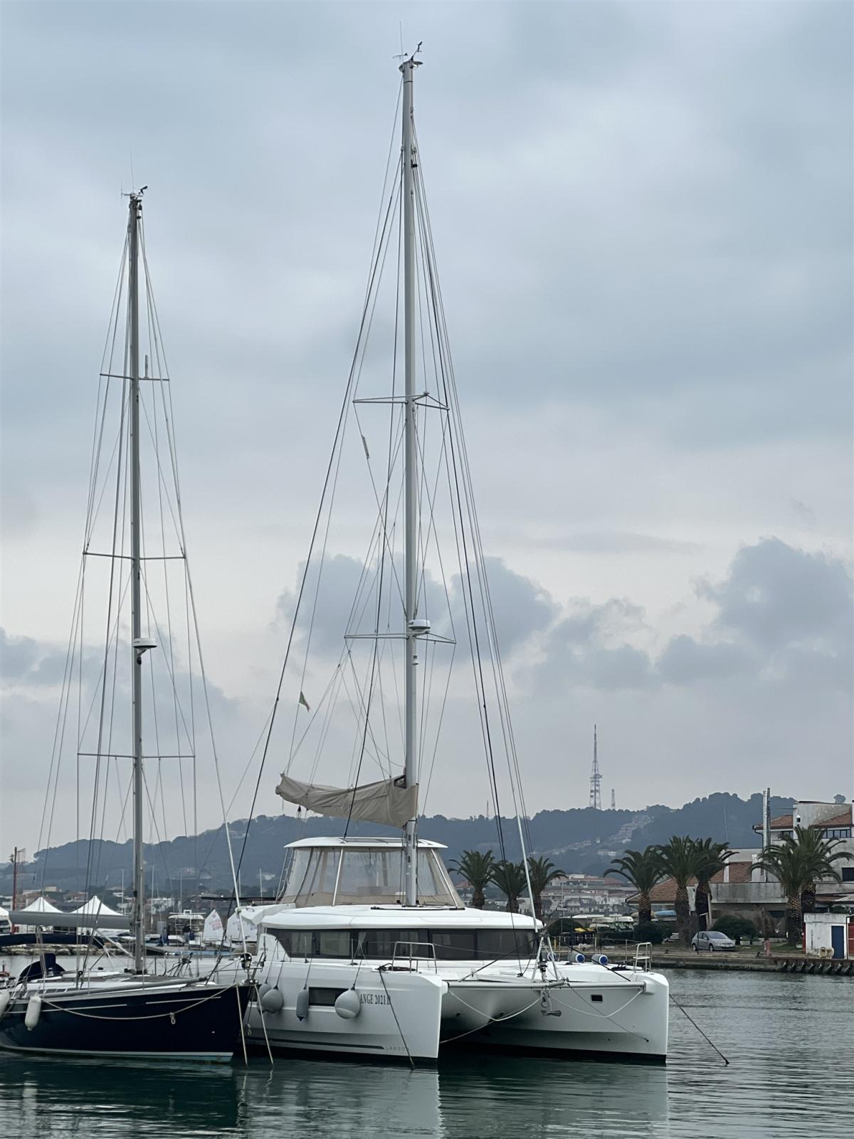 lagoon 46