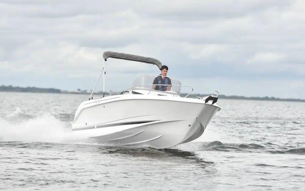 b2 marine Cap ferret 652