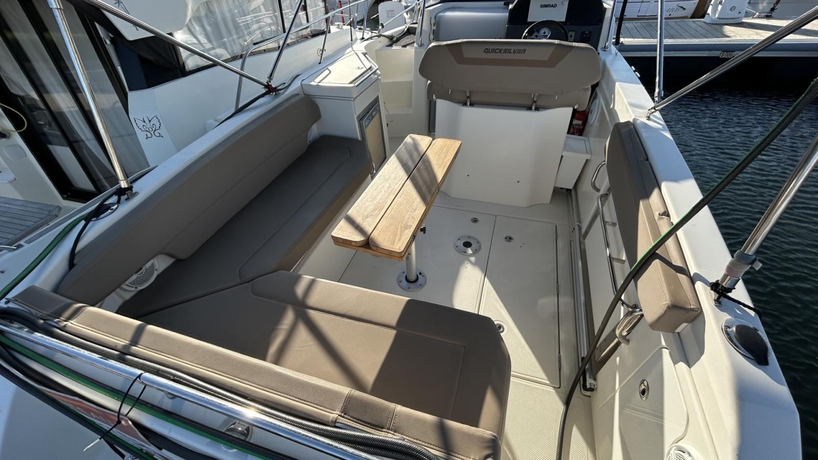 quicksilver Activ 805 sun deck