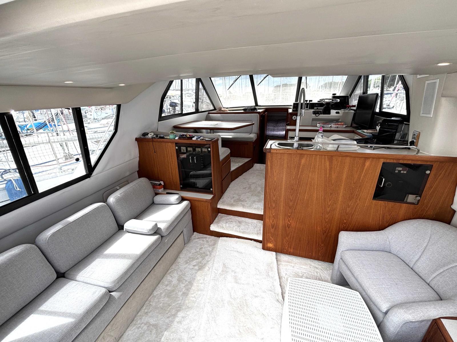 carver 370 voyager
