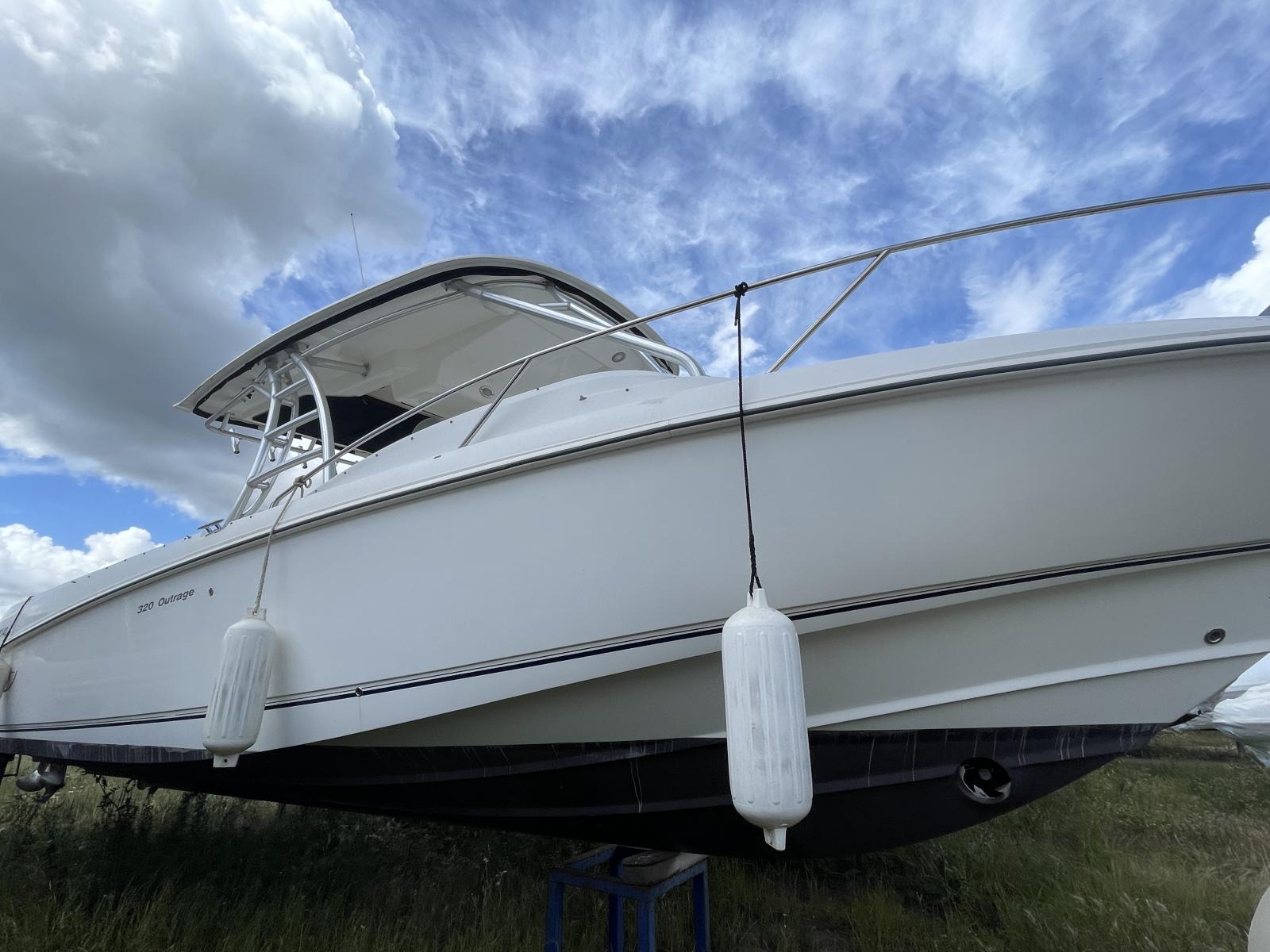 boston whaler 320 outrage cuddy cabin