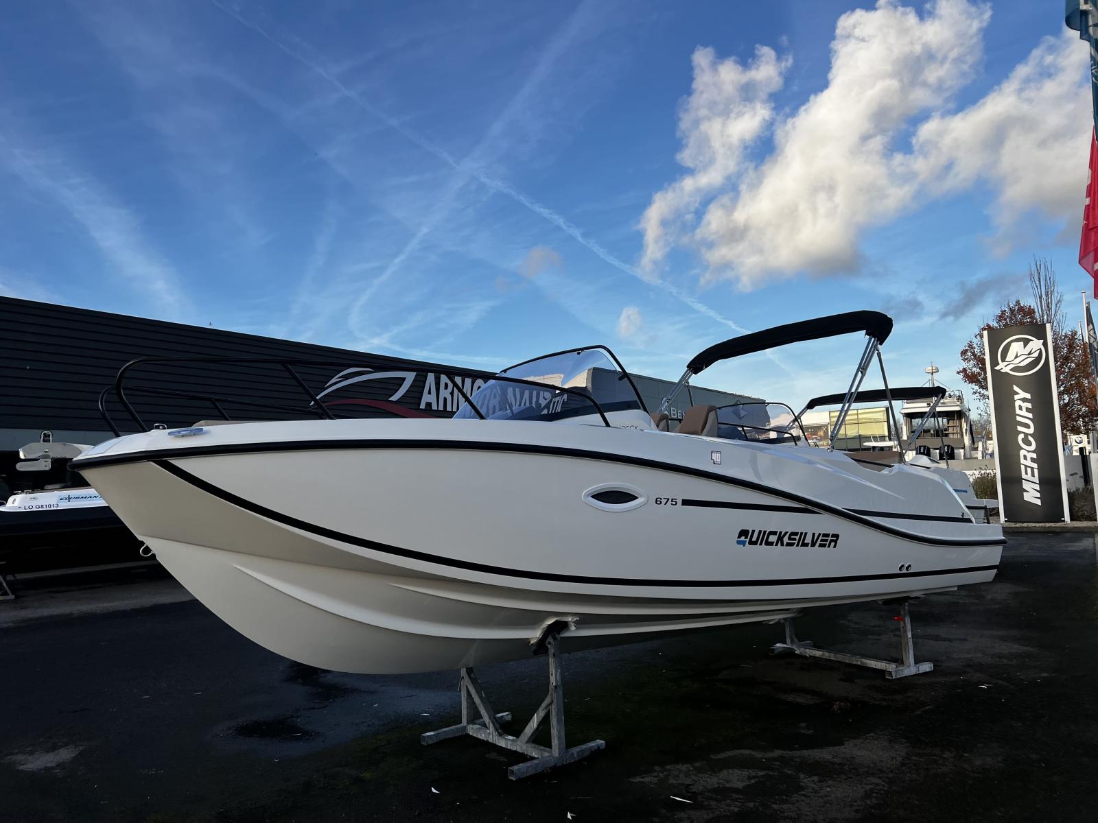 quicksilver Activ 675 sundeck