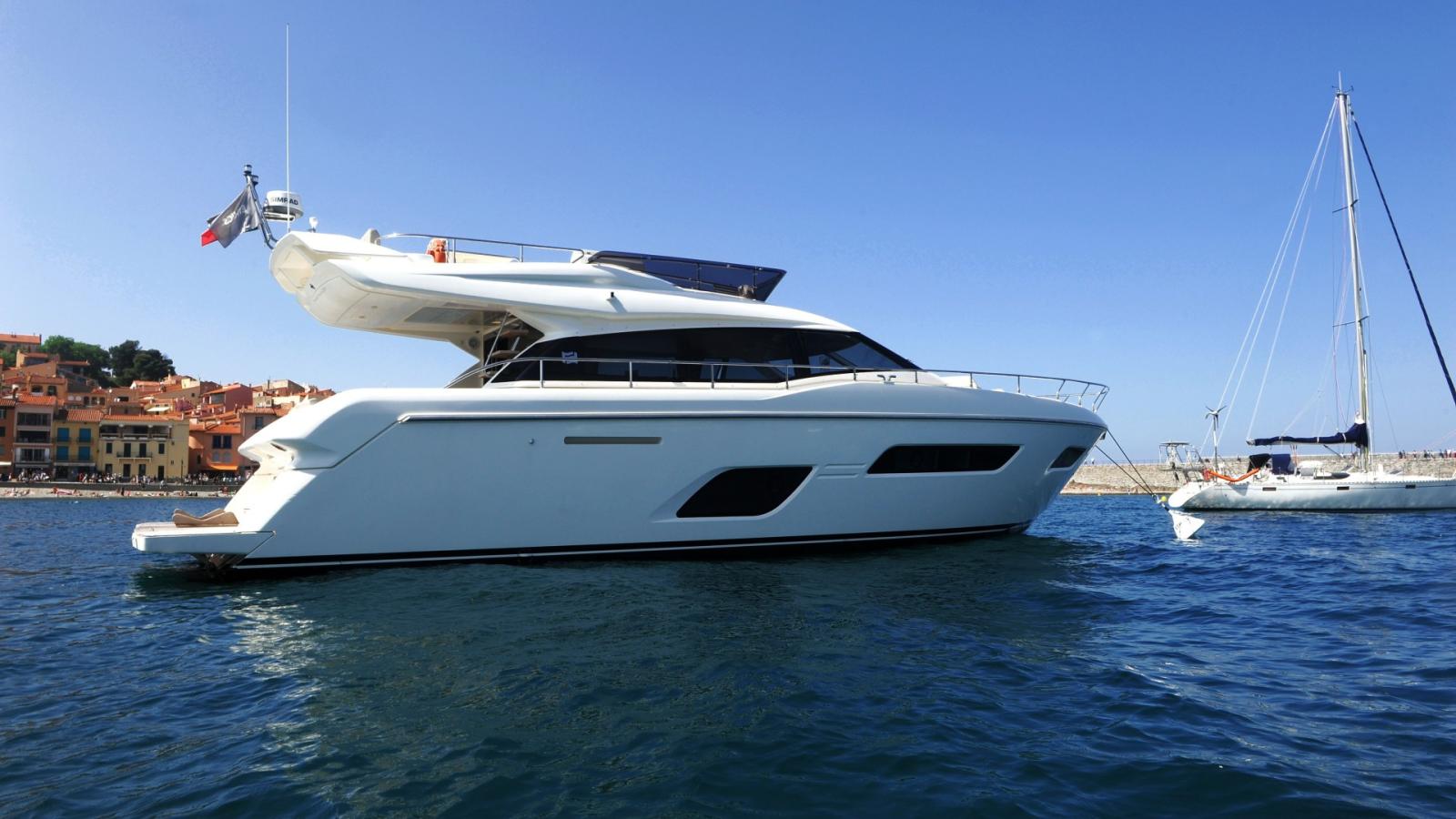 ferretti 550