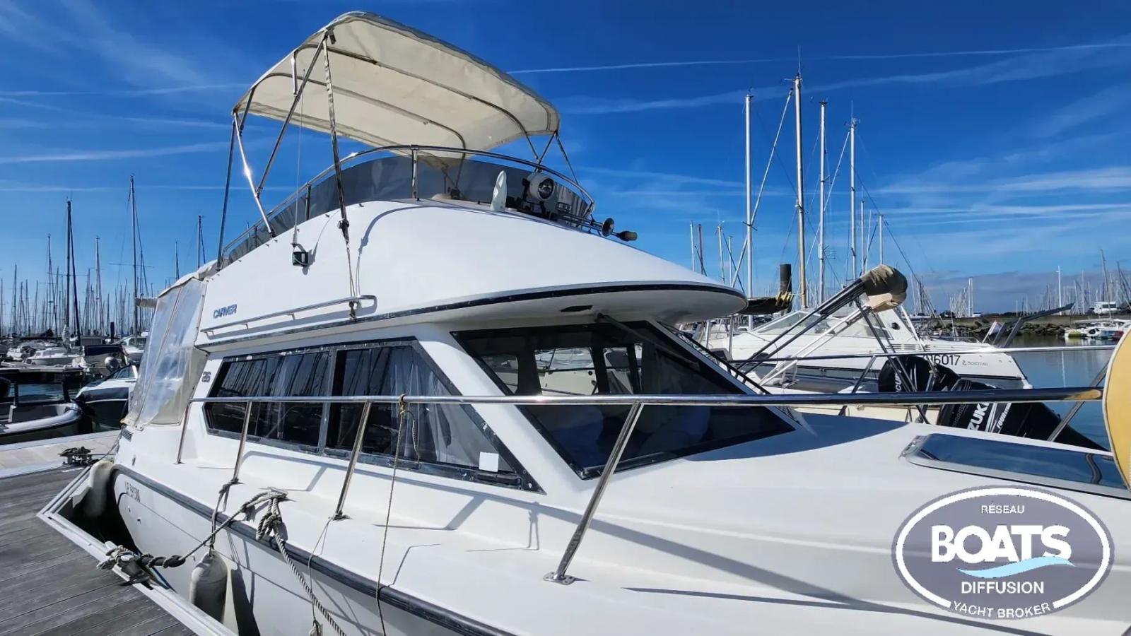 Carver 26 command bridge