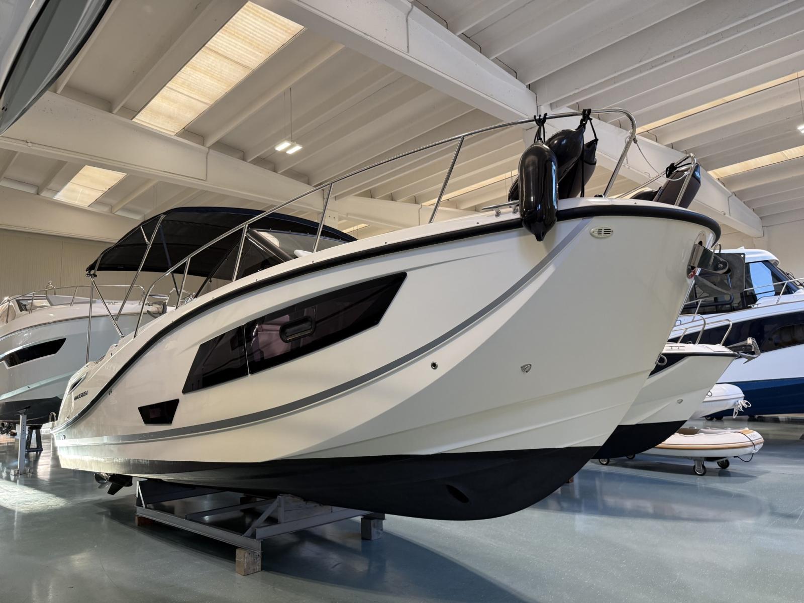 quicksilver Active 875 sundeck