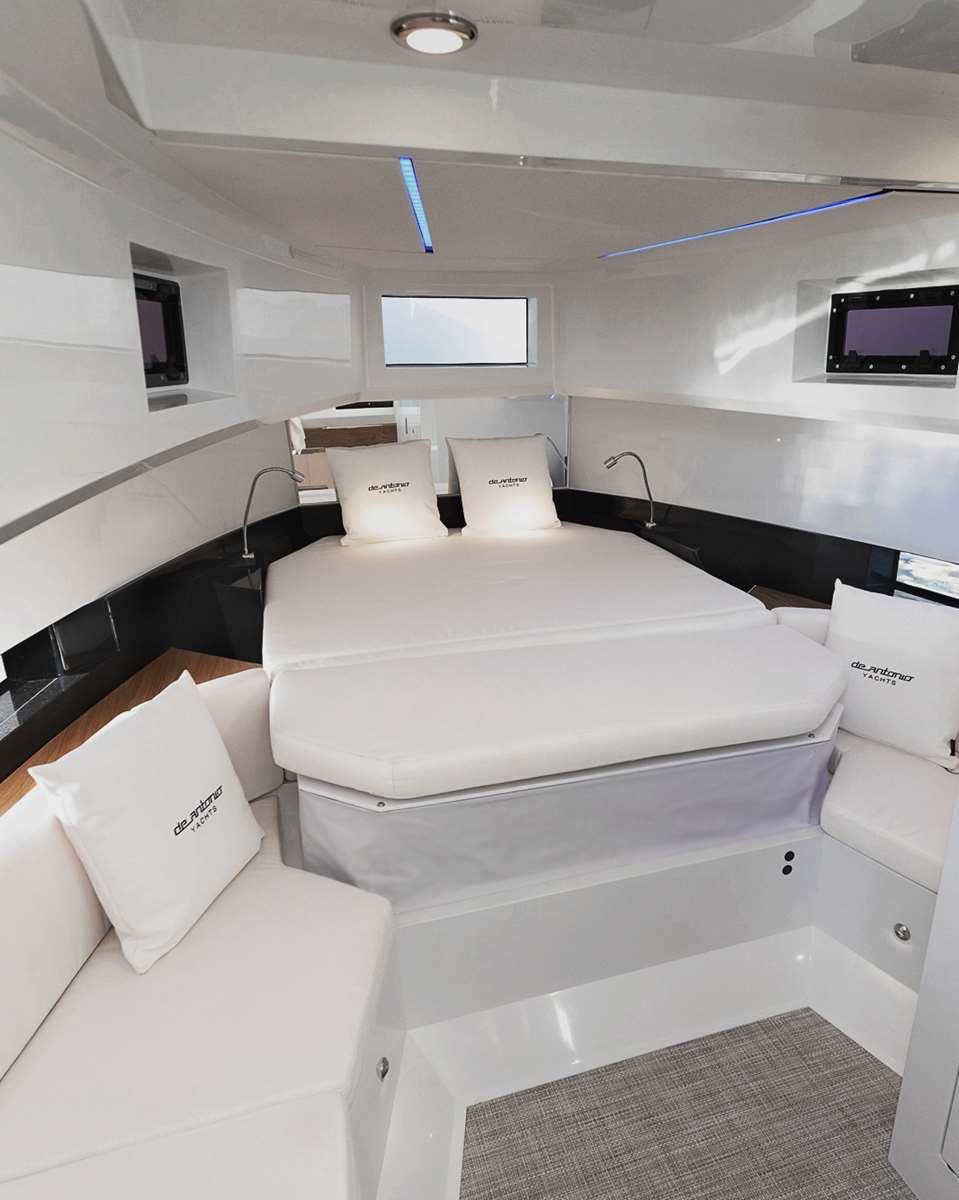 de antonio yachts D36