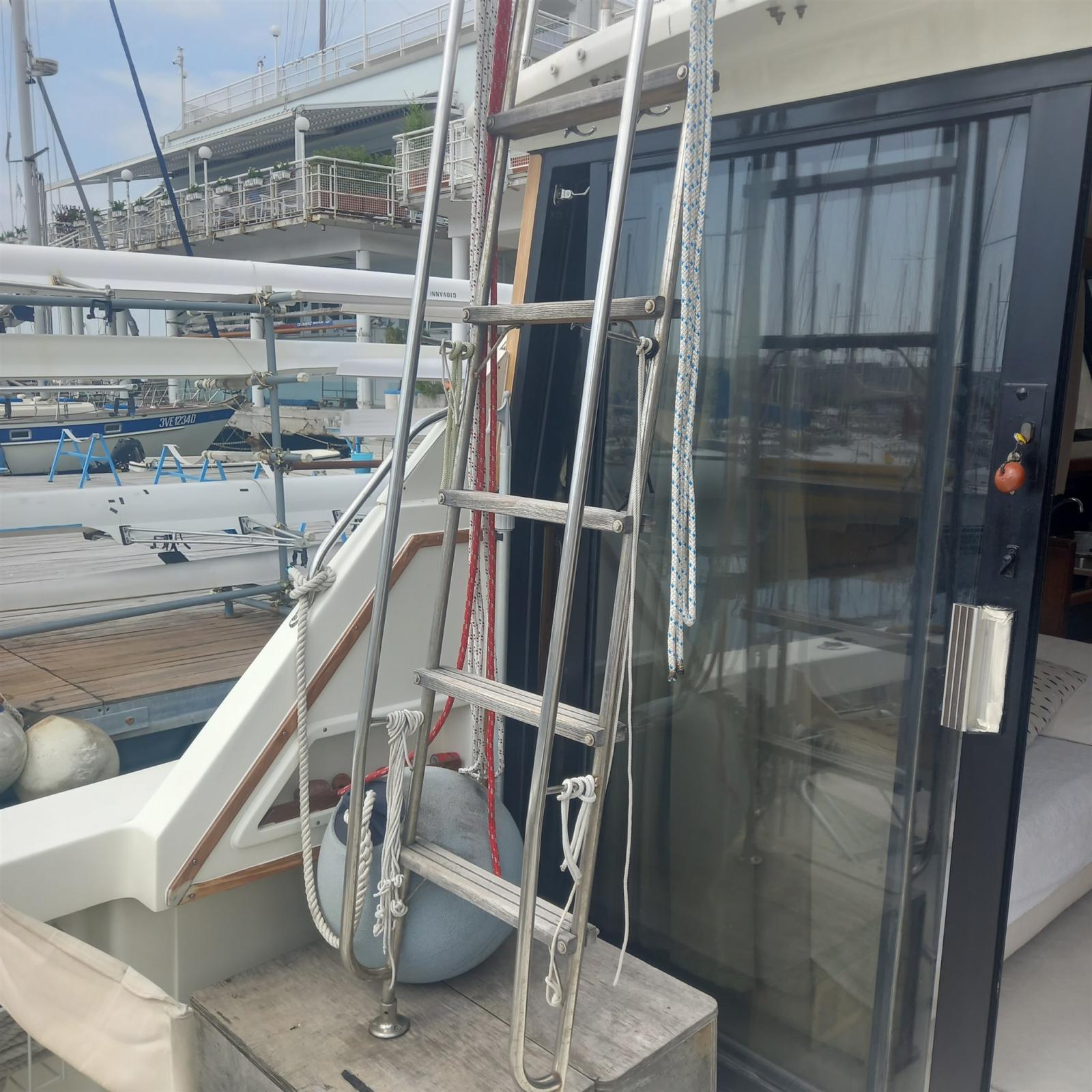 trojan yacht Trojan 36 fly