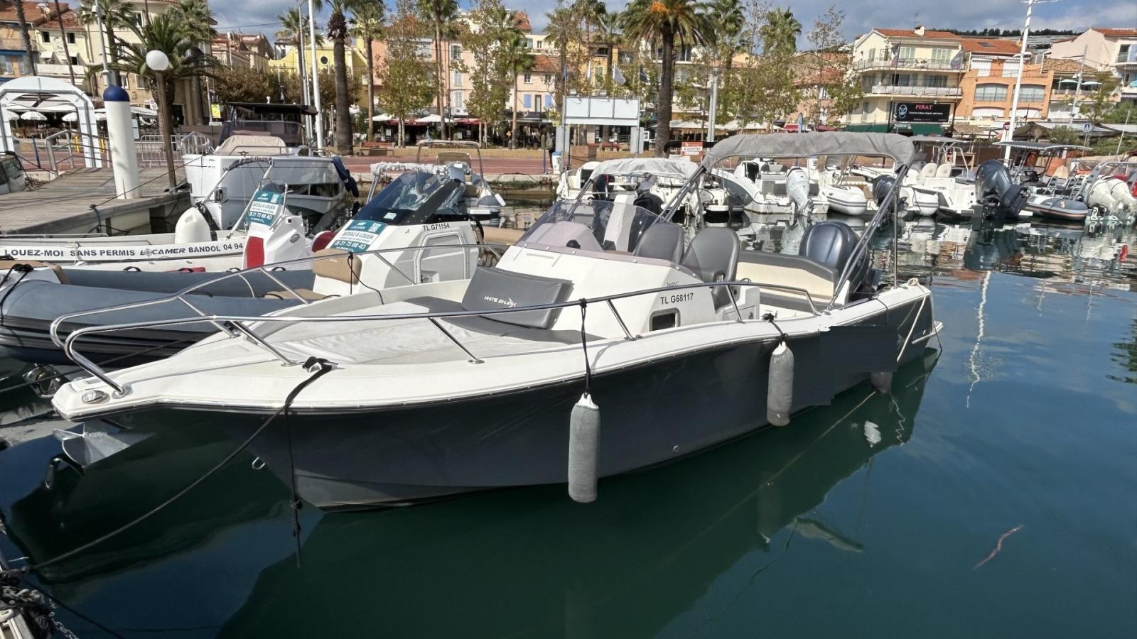 white shark 240 cc evo