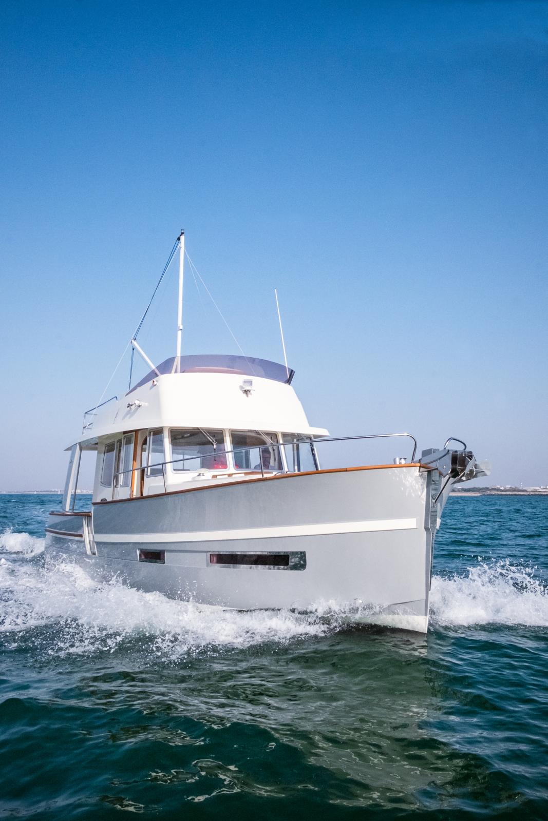 rhea marine Trawler 34 fly
