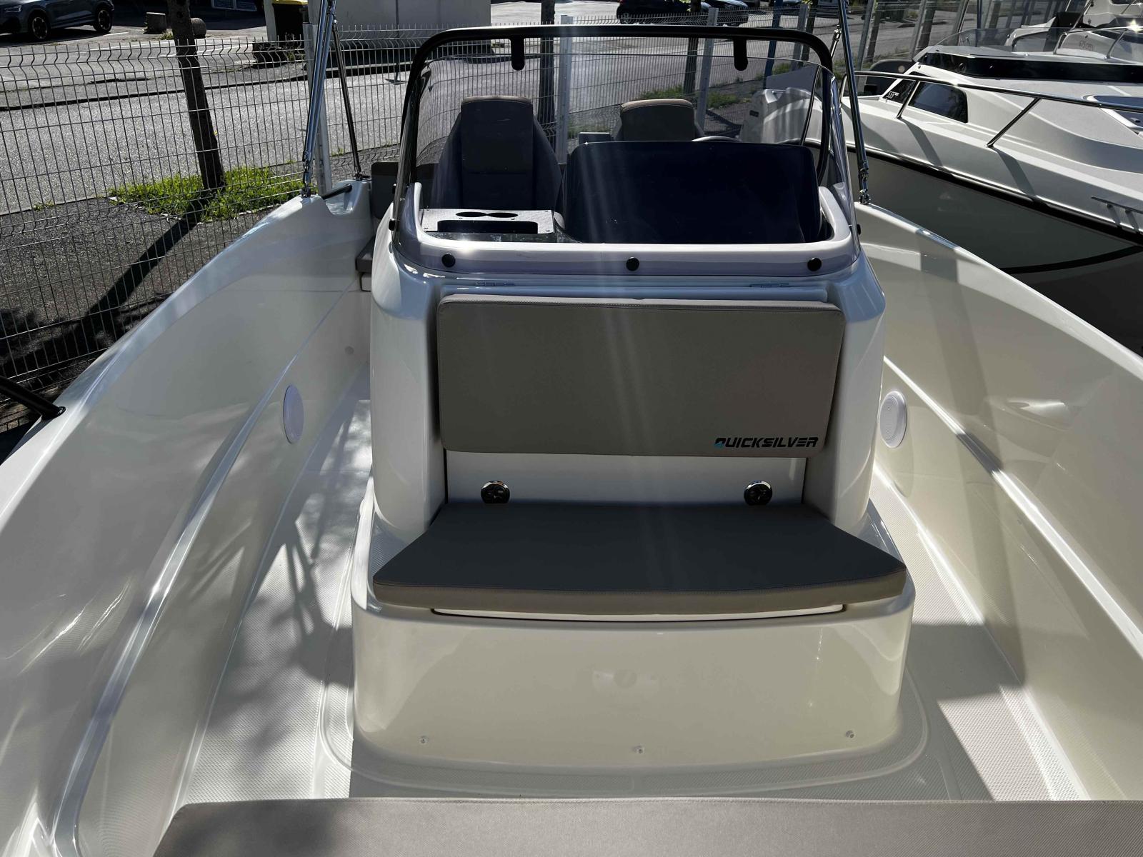 quicksilver Activ 555 open