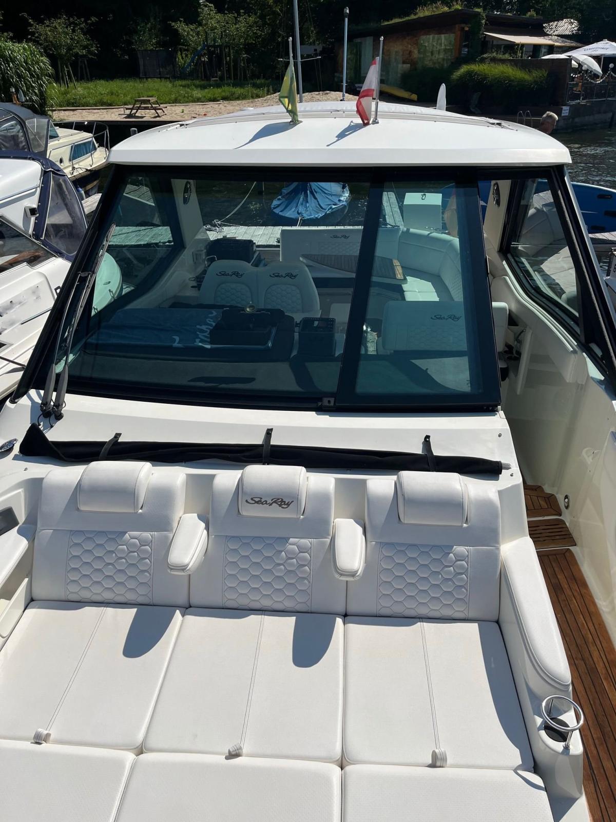 sea ray 320 sundancer coupe'