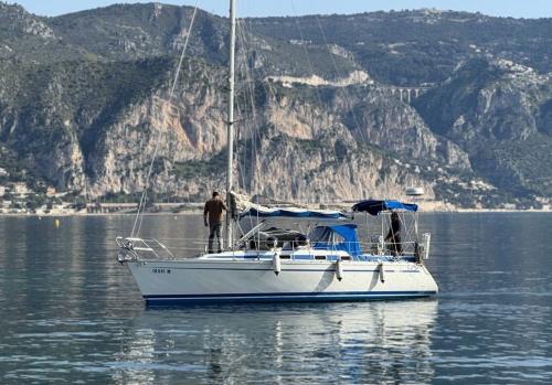 Bavaria yachts 320