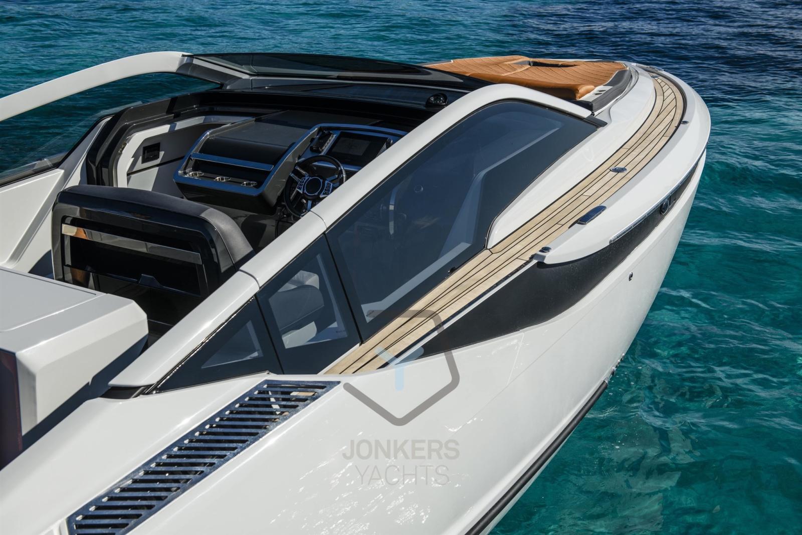 fairline F-line 33 outboard