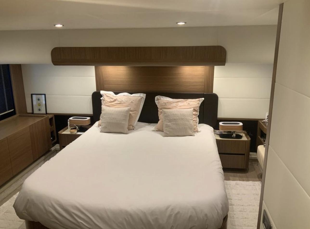 absolute Navetta 52