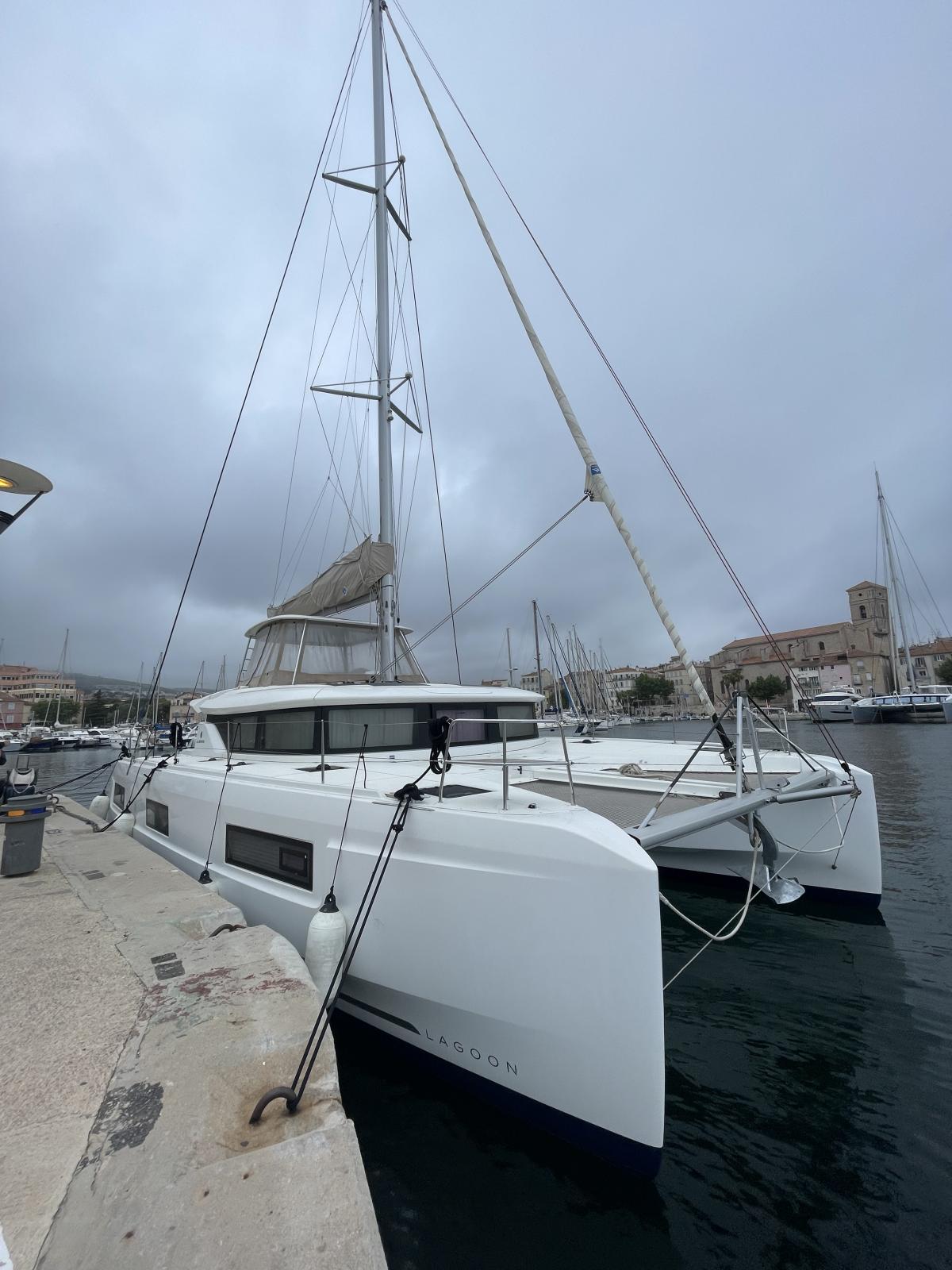 lagoon 46