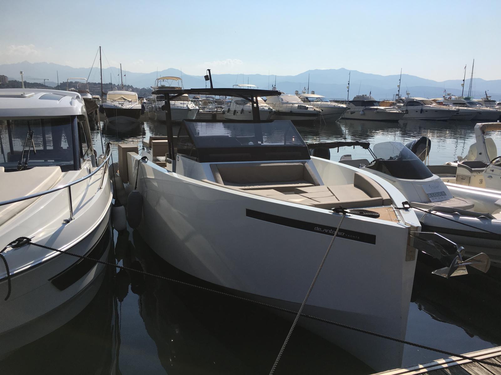 de antonio yachts D34 open