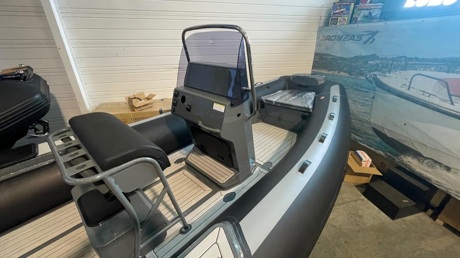 gala boats V650 fishing