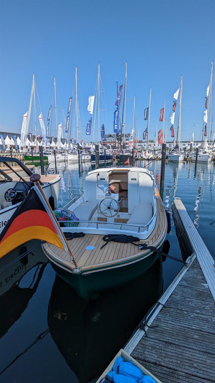 yachtwerft hamburg gmbh Elektro tuckerboot 22f