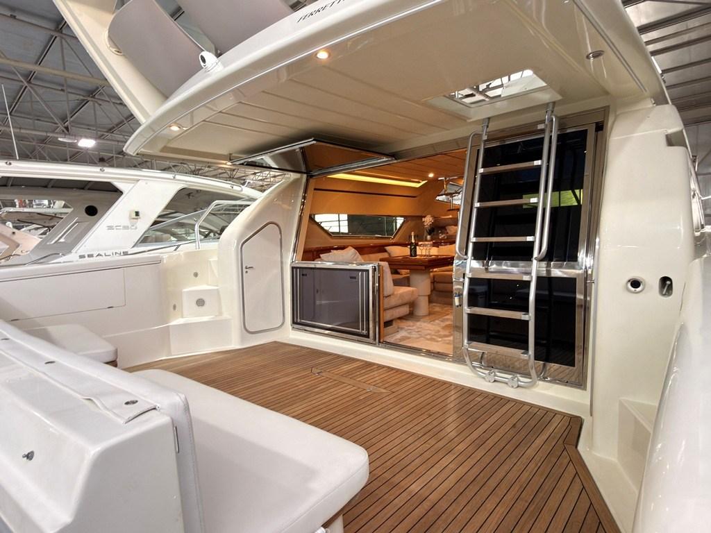 ferretti yachts 165 fly