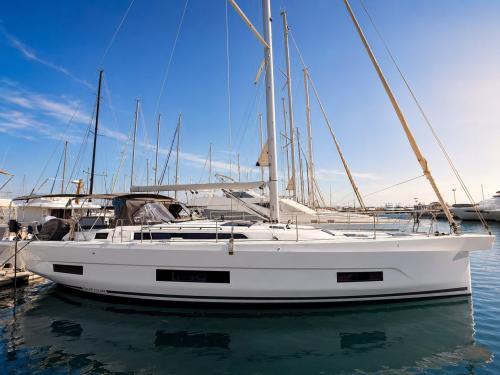 Dufour 470