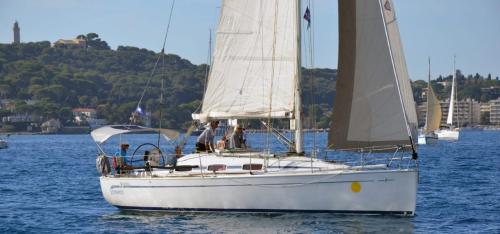 Bavaria yachts 35 match