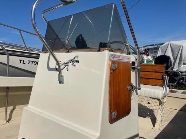 boston whaler 21 outrage