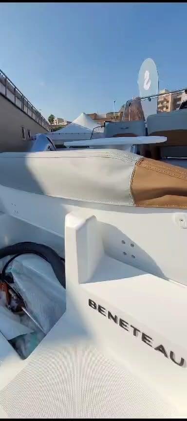 beneteau Flyer 6 sun deck